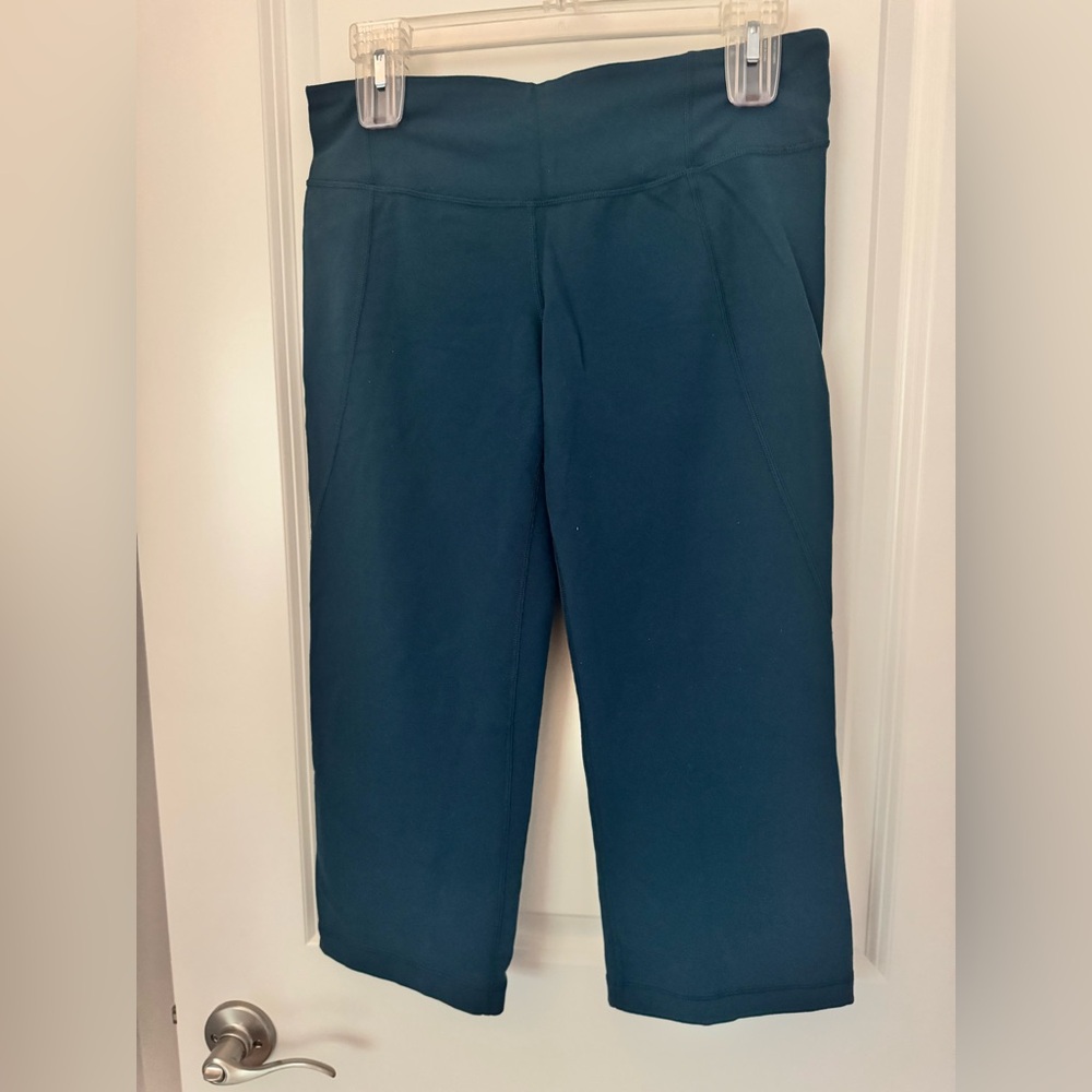Lululemon capri length leggings. Teal. Size 8.
